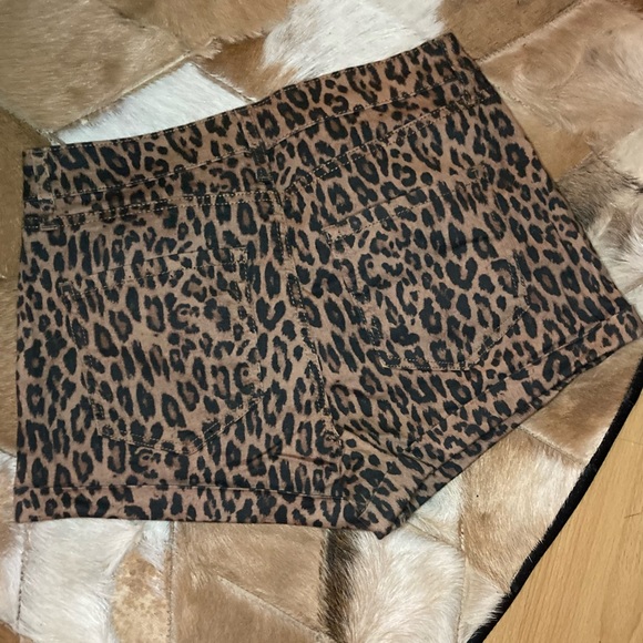Highwaist leopard print shorts - Picture 3 of 4